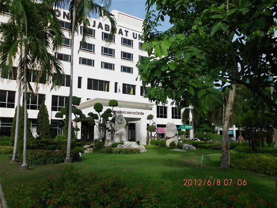 Phranakhon Grand View Hotel Bangkok Exterior photo